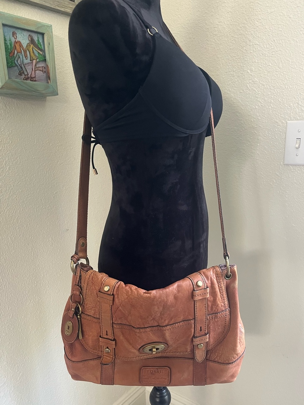 Fossil Distressed Tan Leather Shoulder Bag with Turn-Lock Detail